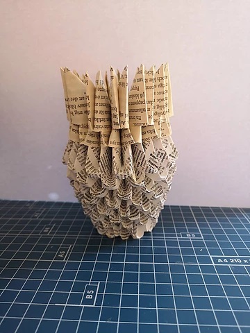 Du visar för närvarande Gör en vas av bokpapper i 3D-origami