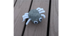 Läs mer om artikeln Halloweenpyssel för de små. DEGSPINDEL