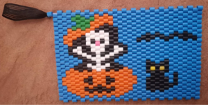 Läs mer om artikeln Peyote-vävning med Halloweenmotiv